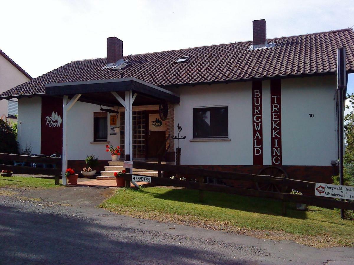 Gaestehaus Burgwald-Trekking Hotel Mittelsimtshausen Exterior foto