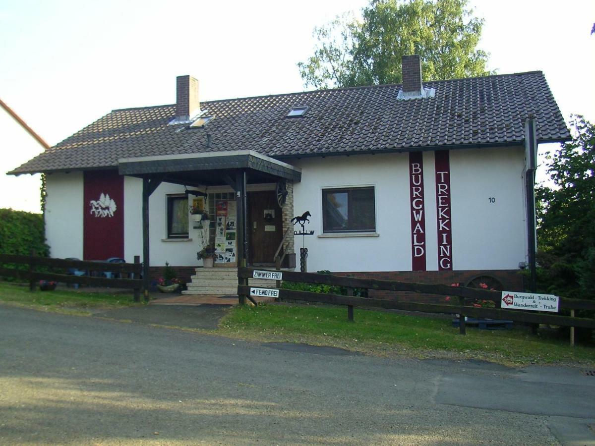 Gaestehaus Burgwald-Trekking Hotel Mittelsimtshausen Exterior foto